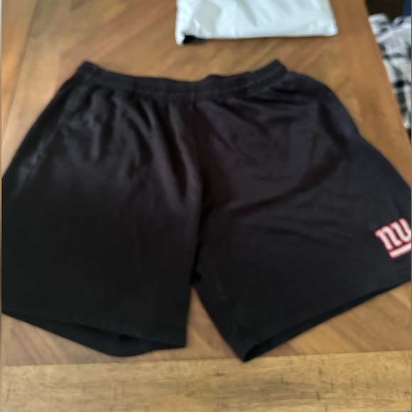 2 Pairs New York Giants shorts - Picture 8 of 8